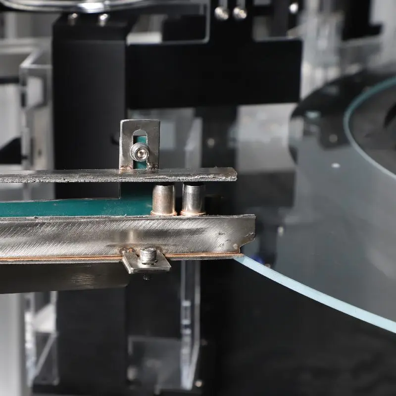Sistema di rilevamento dei difetti delle guarnizioni metalliche per automobili